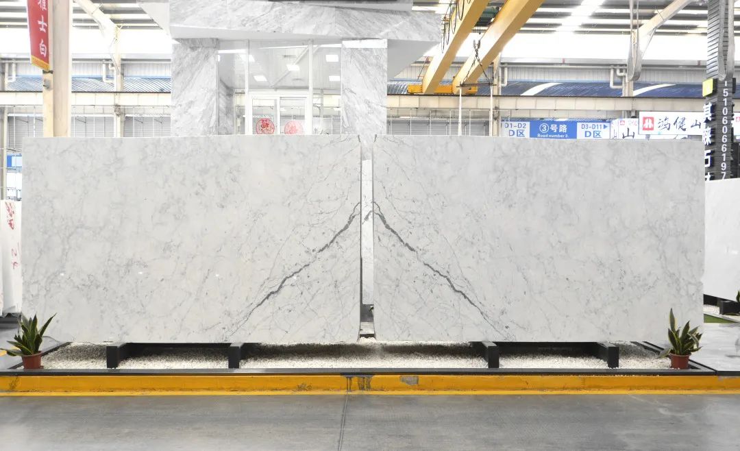 Statuario White Marble Slabs.jpg Statuario White Marble Slabs.jpg