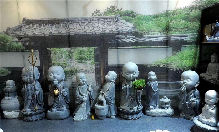 Granite figure stone carving of children Granite figure stone carving of children